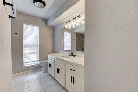 Bath - 1509 Davinbrook Dr, Norman, OK 73072 photo 5 of 6