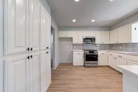 Kitchen - 1509 Davinbrook Dr, Norman, OK 73072 photo 3 of 8