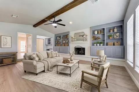 Living - 1509 Davinbrook Dr, Norman, OK 73072 photo 1 of 5