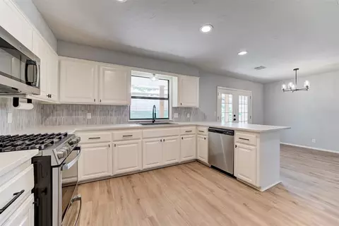 Kitchen - 1509 Davinbrook Dr, Norman, OK 73072 photo 5 of 8