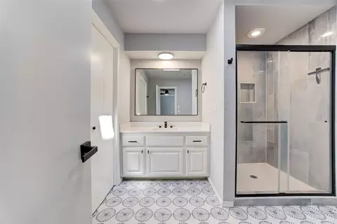 Bath - 1509 Davinbrook Dr, Norman, OK 73072 photo 1 of 6