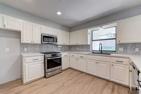 Kitchen - 1509 Davinbrook Dr, Norman, OK 73072 photo 4 of 8