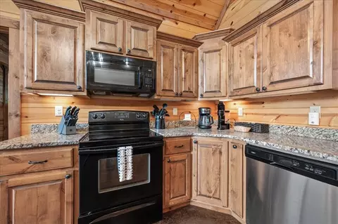 Kitchen - 132 Bass Loop Rd, Broken Bow, OK 74728 photo 2 of 4