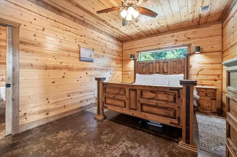 Bedroom - 132 Bass Loop Rd, Broken Bow, OK 74728 photo 9 of 10