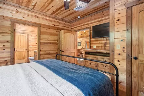 Bedroom - 132 Bass Loop Rd, Broken Bow, OK 74728 photo 2 of 10