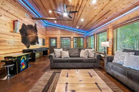 Living - 132 Bass Loop Rd, Broken Bow, OK 74728 photo 4 of 4