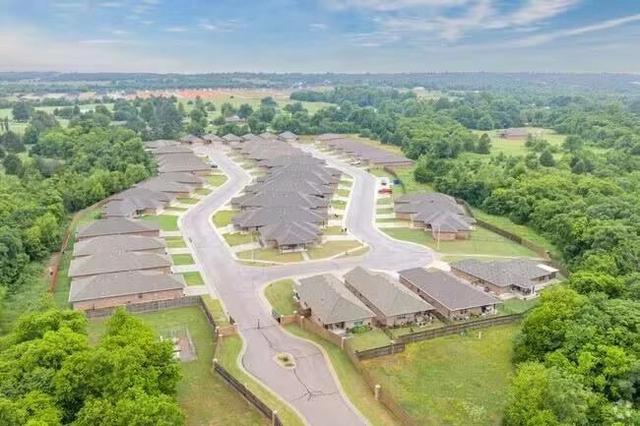 215 Meadow Dr, Newcastle, OK 73065