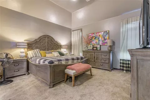 Bedroom - 106 Riverview Dr, Clinton, OK 73601 photo 4 of 5
