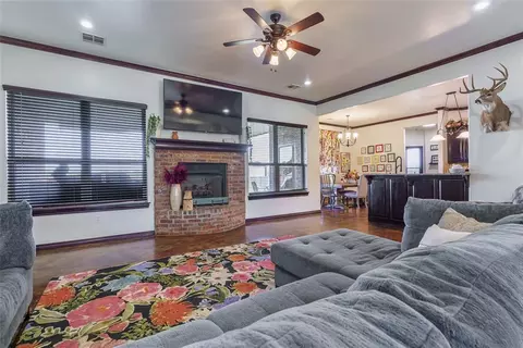 Living - 106 Riverview Dr, Clinton, OK 73601 photo 1 of 1
