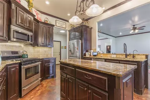 Kitchen - 106 Riverview Dr, Clinton, OK 73601 photo 2 of 6