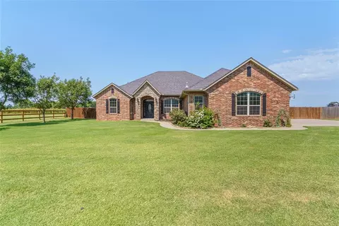 Exterior - 106 Riverview Dr, Clinton, OK 73601 photo 2 of 3