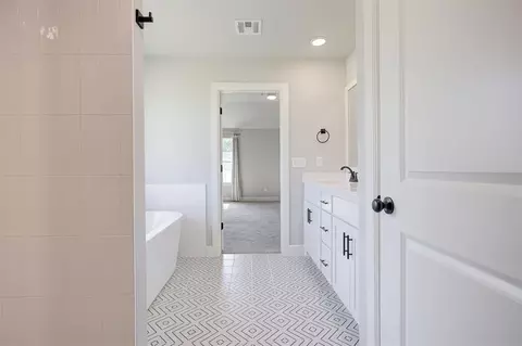 Bath - 9500 Megans Way, Mcloud, OK 74851 photo 2 of 8