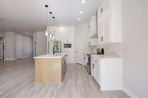 Kitchen - 9500 Megans Way, Mcloud, OK 74851 photo 4 of 6