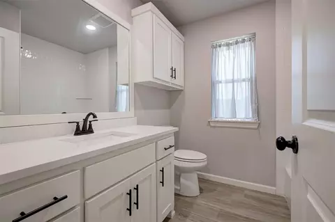 Bath - 9500 Megans Way, Mcloud, OK 74851 photo 7 of 8