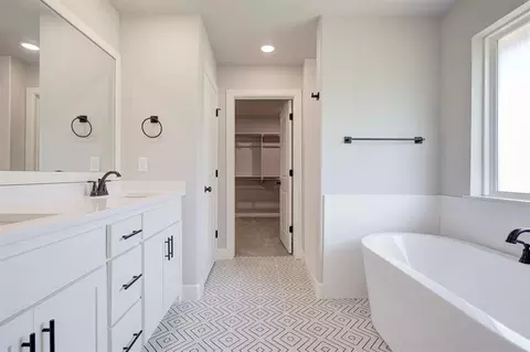Bath - 9500 Megans Way, Mcloud, OK 74851 photo 1 of 8