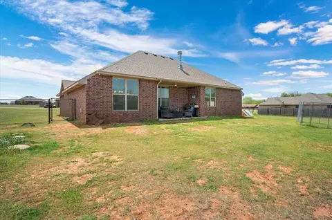 Exterior - 2004 County Road 1198, Tuttle, OK 73089 photo 6 of 9