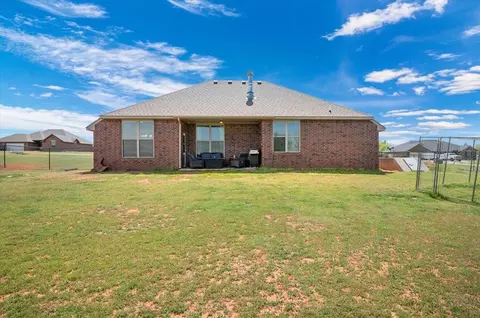 Exterior - 2004 County Road 1198, Tuttle, OK 73089 photo 7 of 9
