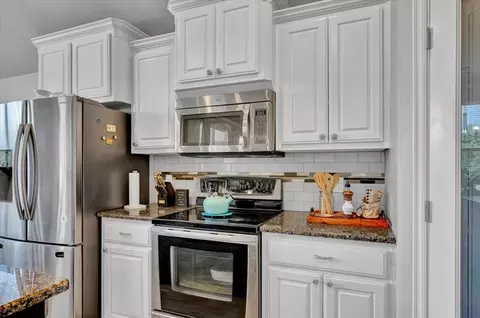 Kitchen - 2004 County Road 1198, Tuttle, OK 73089 photo 3 of 4