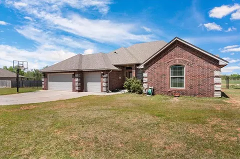Exterior - 2004 County Road 1198, Tuttle, OK 73089 photo 2 of 9