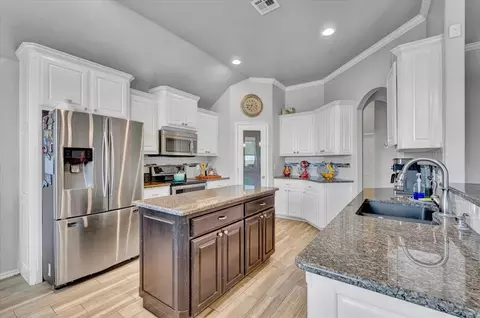 Kitchen - 2004 County Road 1198, Tuttle, OK 73089 photo 1 of 4