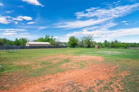 Exterior - 2004 County Road 1198, Tuttle, OK 73089 photo 5 of 9
