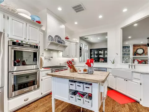 Kitchen - 1129 Pinehurst Dr, Norman, OK 73072 photo 3 of 8