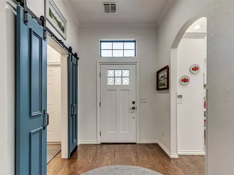 Entry Way - 1129 Pinehurst Dr, Norman, OK 73072 photo 1 of 4