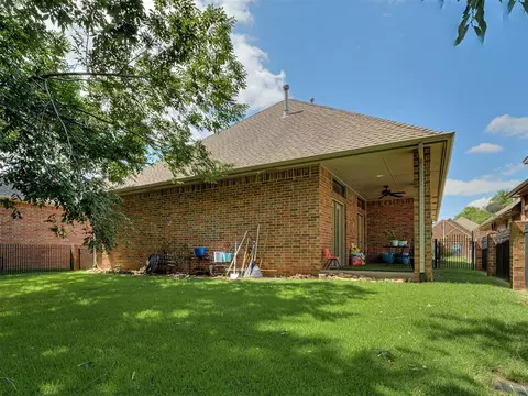 Exterior - 1129 Pinehurst Dr, Norman, OK 73072 photo 6 of 7