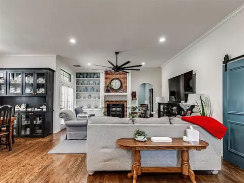 Living - 1129 Pinehurst Dr, Norman, OK 73072 photo 3 of 12