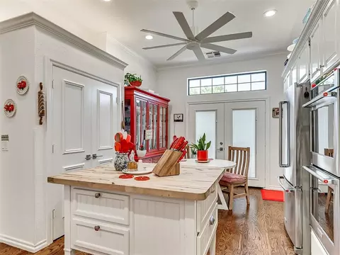 Kitchen - 1129 Pinehurst Dr, Norman, OK 73072 photo 6 of 8