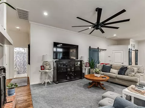 Living - 1129 Pinehurst Dr, Norman, OK 73072 photo 7 of 12