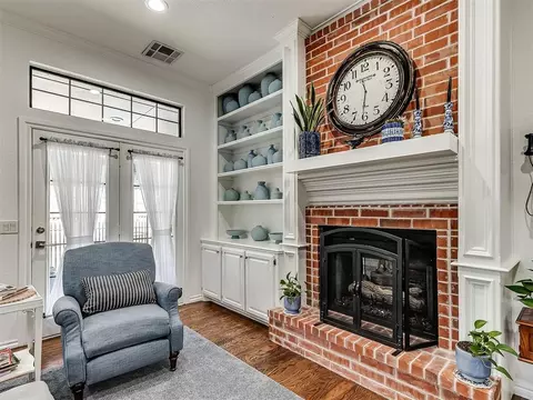 Living - 1129 Pinehurst Dr, Norman, OK 73072 photo 4 of 12