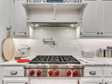Kitchen - 1129 Pinehurst Dr, Norman, OK 73072 photo 5 of 8