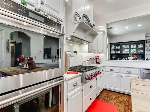 Kitchen - 1129 Pinehurst Dr, Norman, OK 73072 photo 4 of 8