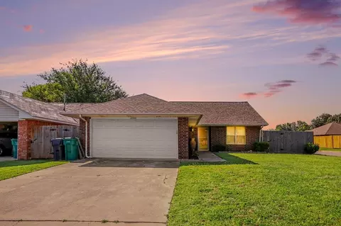 12288 SW 11th St, Yukon, OK 73099