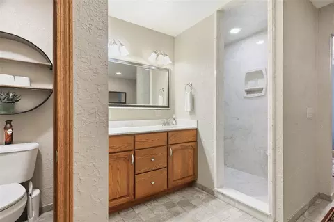 Bath - 6011 Sunset Dr, Guymon, OK 73942 photo 5 of 6