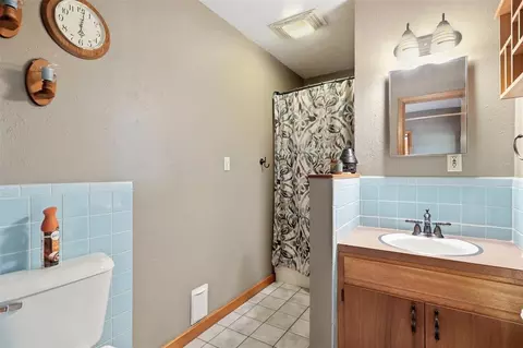 Bath - 6011 Sunset Dr, Guymon, OK 73942 photo 1 of 6
