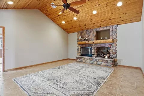 Living - 6011 Sunset Dr, Guymon, OK 73942 photo 2 of 2