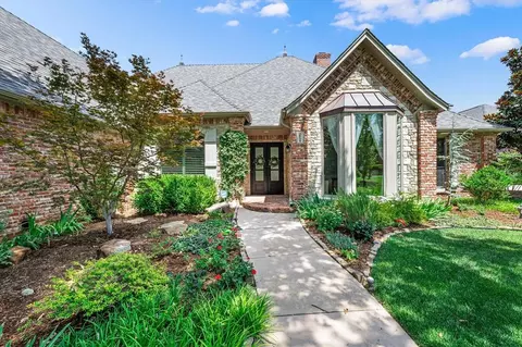 2808 Woodland Creek Dr, Edmond, OK 73034