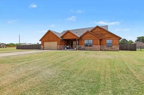 6122 Kitty Hawk Rd, Blanchard, OK 73010