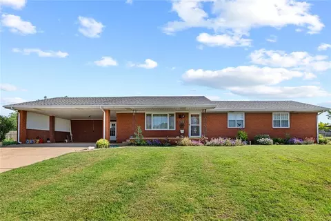 907 Ella St, Cordell, OK 73632
