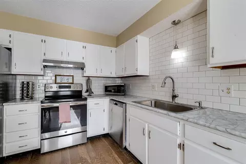 9713 Hefner Village Blvd, Oklahoma City, OK 73162