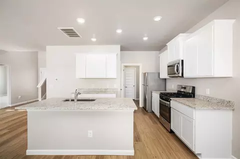 736 Luna Way, Tuttle, OK 73089 photo 2