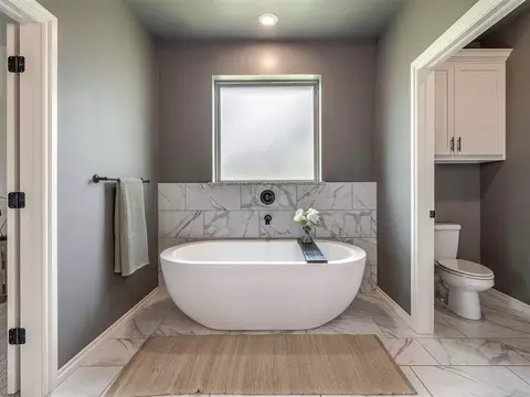 Bath - 4844 Constitution Ln, Tuttle, OK 73089 photo 3 of 10