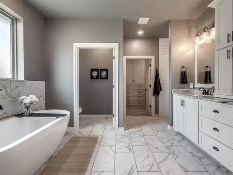 Bath - 4844 Constitution Ln, Tuttle, OK 73089 photo 1 of 10
