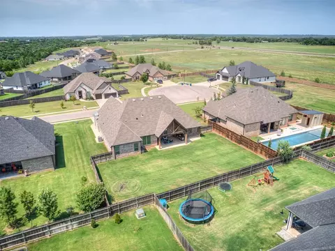 View/Area - 4844 Constitution Ln, Tuttle, OK 73089 photo 3 of 4