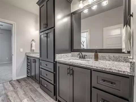 Bath - 4844 Constitution Ln, Tuttle, OK 73089 photo 8 of 10