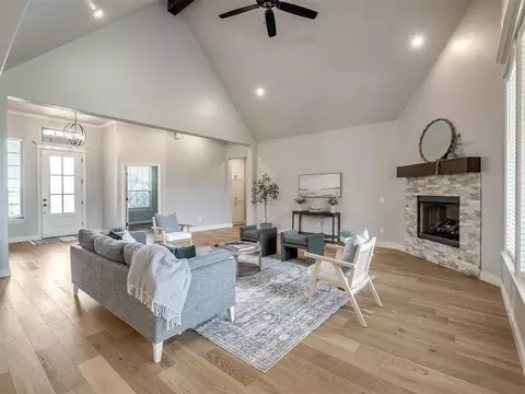 Living - 4844 Constitution Ln, Tuttle, OK 73089 photo 3 of 4