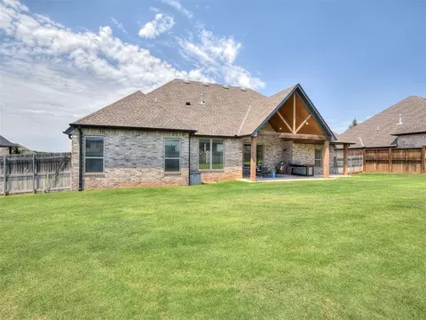Exterior - 4844 Constitution Ln, Tuttle, OK 73089 photo 7 of 8