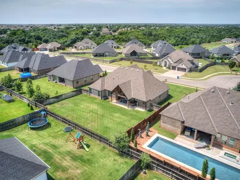 View/Area - 4844 Constitution Ln, Tuttle, OK 73089 photo 2 of 4